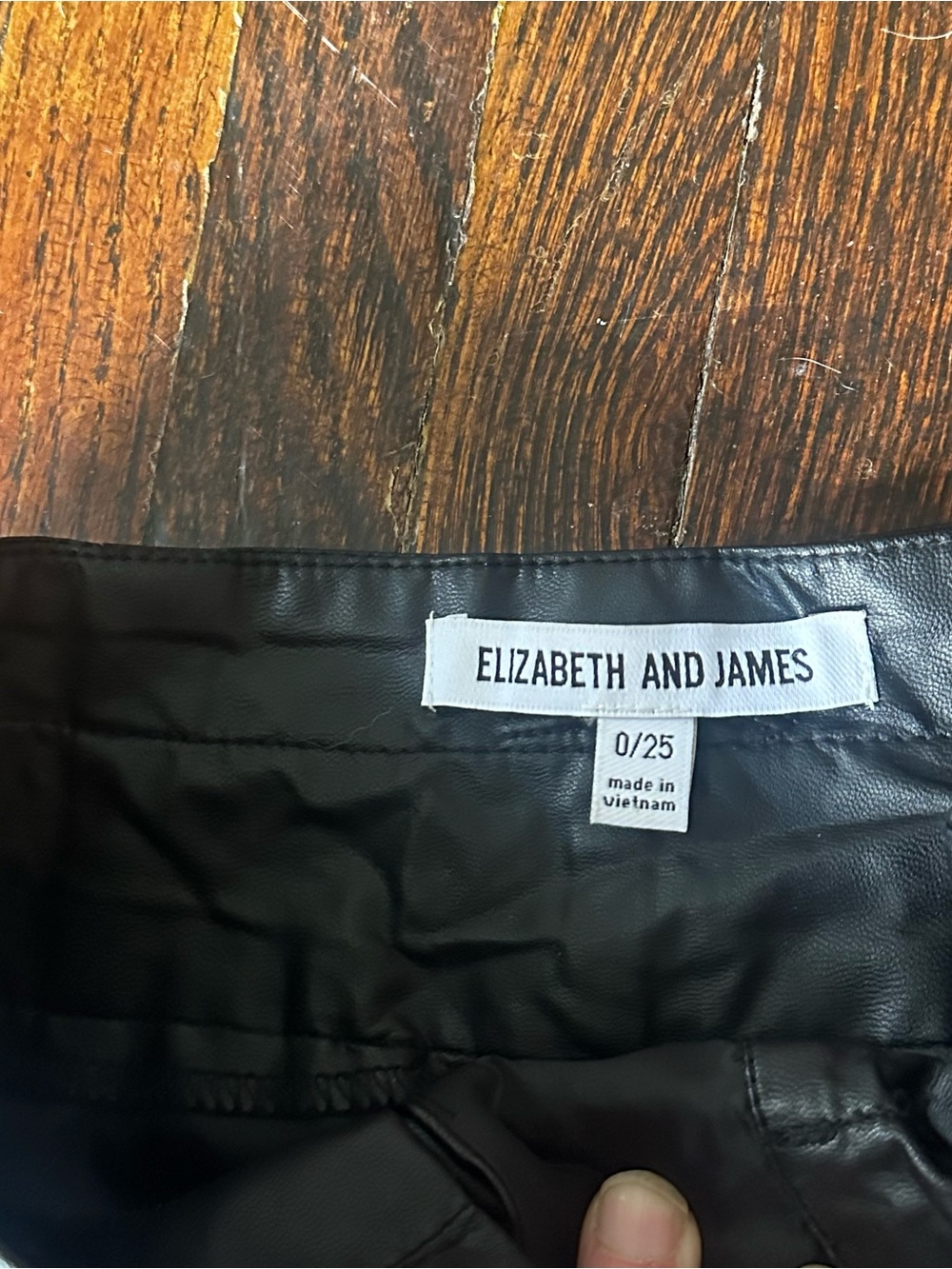 HIGH RISE FAUX LEATHER SHORTS - Picture 4 of 4